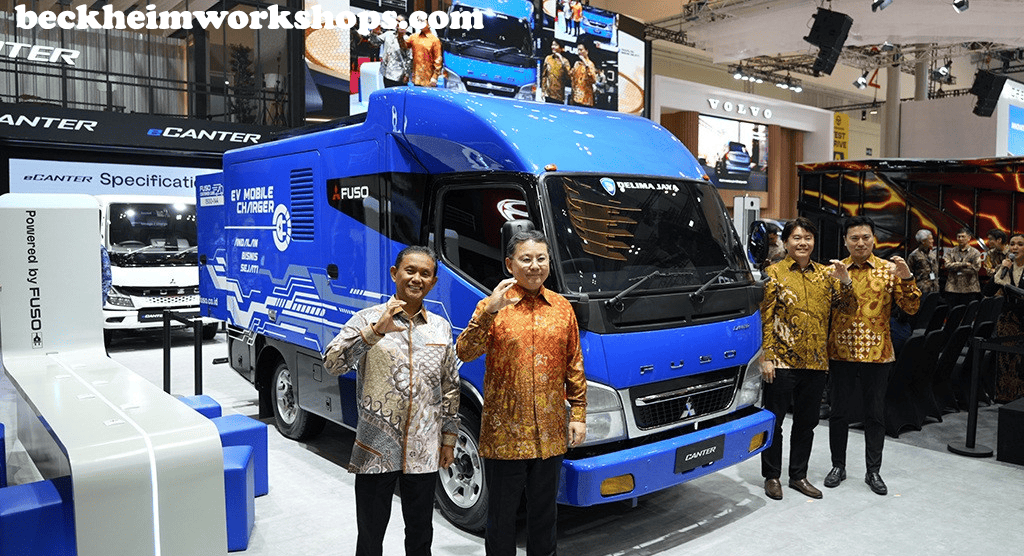 Mitsubishi Fuso Dapat Penghargaan Booth Favorit Kendaraan Niaga GIIAS 2025
